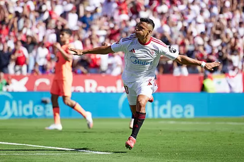 دقيقة بدقيقة.. إشبيلية 2-0 برشلونة.. اسحاق يسجل